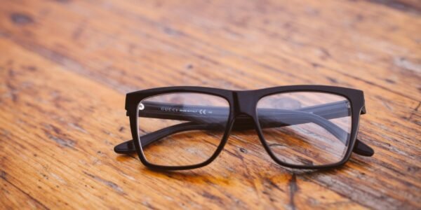 MIwani tiba za hutengenezwa na wataalamu wa optometry, optometristy